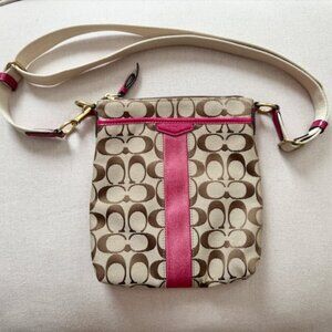 Authentic Coach Signature Tan/Brown Berry Swingpack Crossbody Bag Tote Shoulder